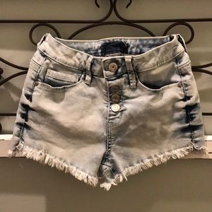 Mudd Juniors size 00 distressed jean shorts